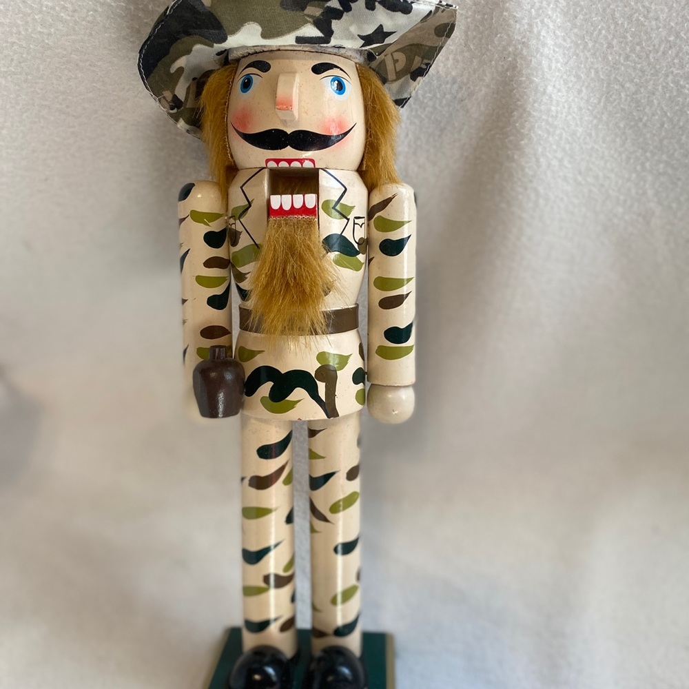 13 INCH CHRISTMAS NUTCRACKER- US ARMY SOLDIER Canteen Home Accent Camouflage